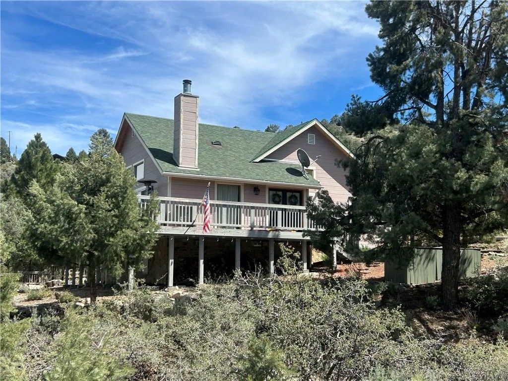 Photo of 15425 Live Oak Way, Pine Mountain Club, CA 93222 (MLS # SR26067632)