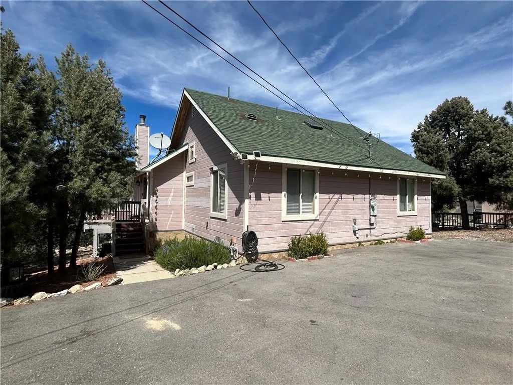 Photo of 15425 Live Oak Way, Pine Mountain Club, CA 93222 (MLS # SR26067632)