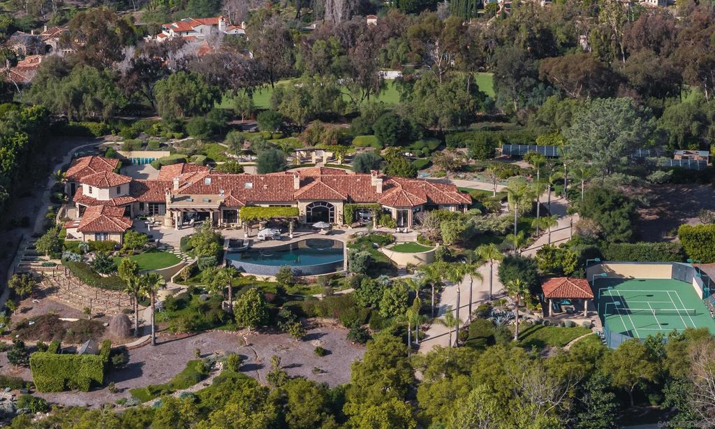 Photo of 6565 Calle Reina, Rancho Santa Fe, CA 92067 (MLS # 260003885)