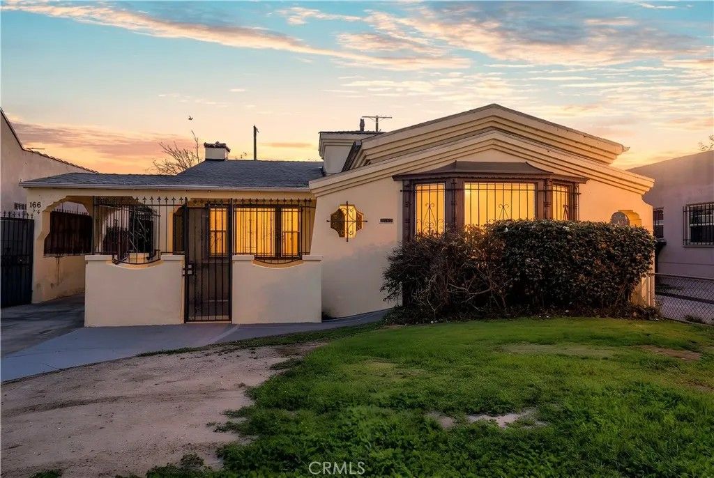 Photo of 162 W 65th Street, Los Angeles, CA 90003 (MLS # SB26049592)