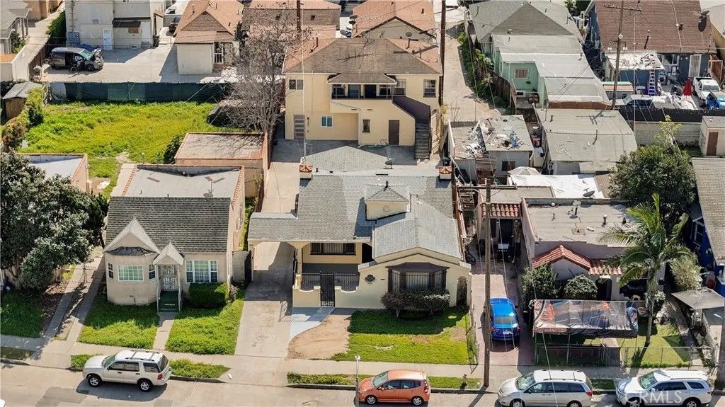 Photo of 162 W 65th Street, Los Angeles, CA 90003 (MLS # SB26049592)