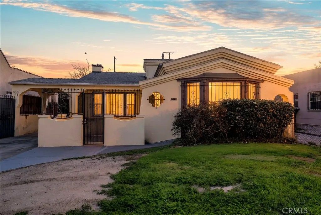 Photo of 162 W 65th Street, Los Angeles, CA 90003 (MLS # SB26049592)