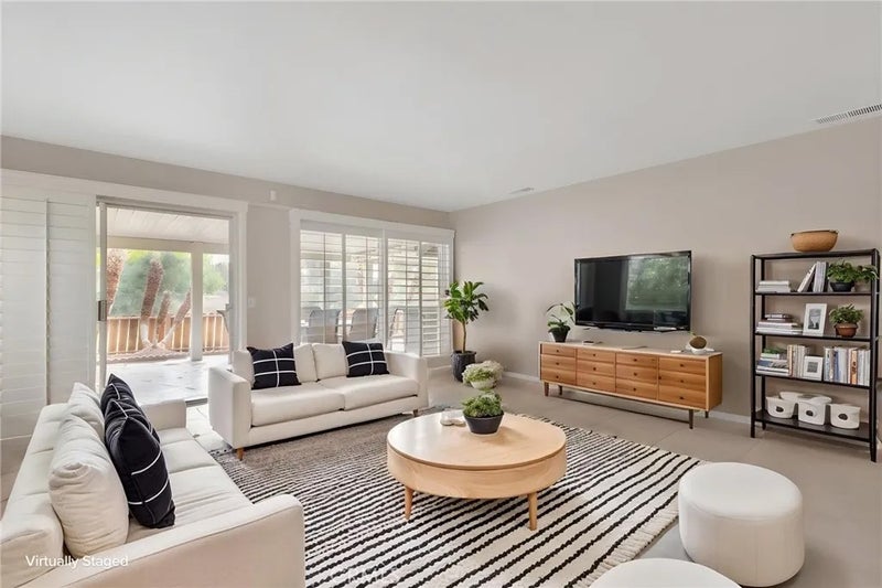 6168 Avenue Juan Diaz