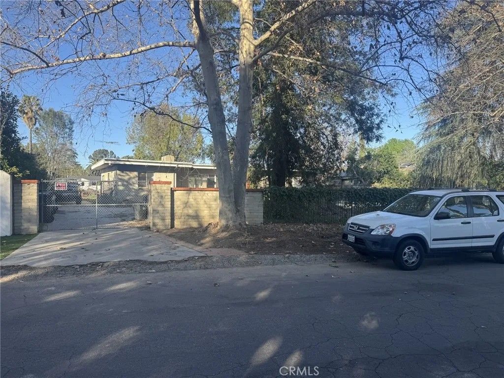 Photo of 17545 Community Street, Northridge, CA 91325 (MLS # SR26050793)