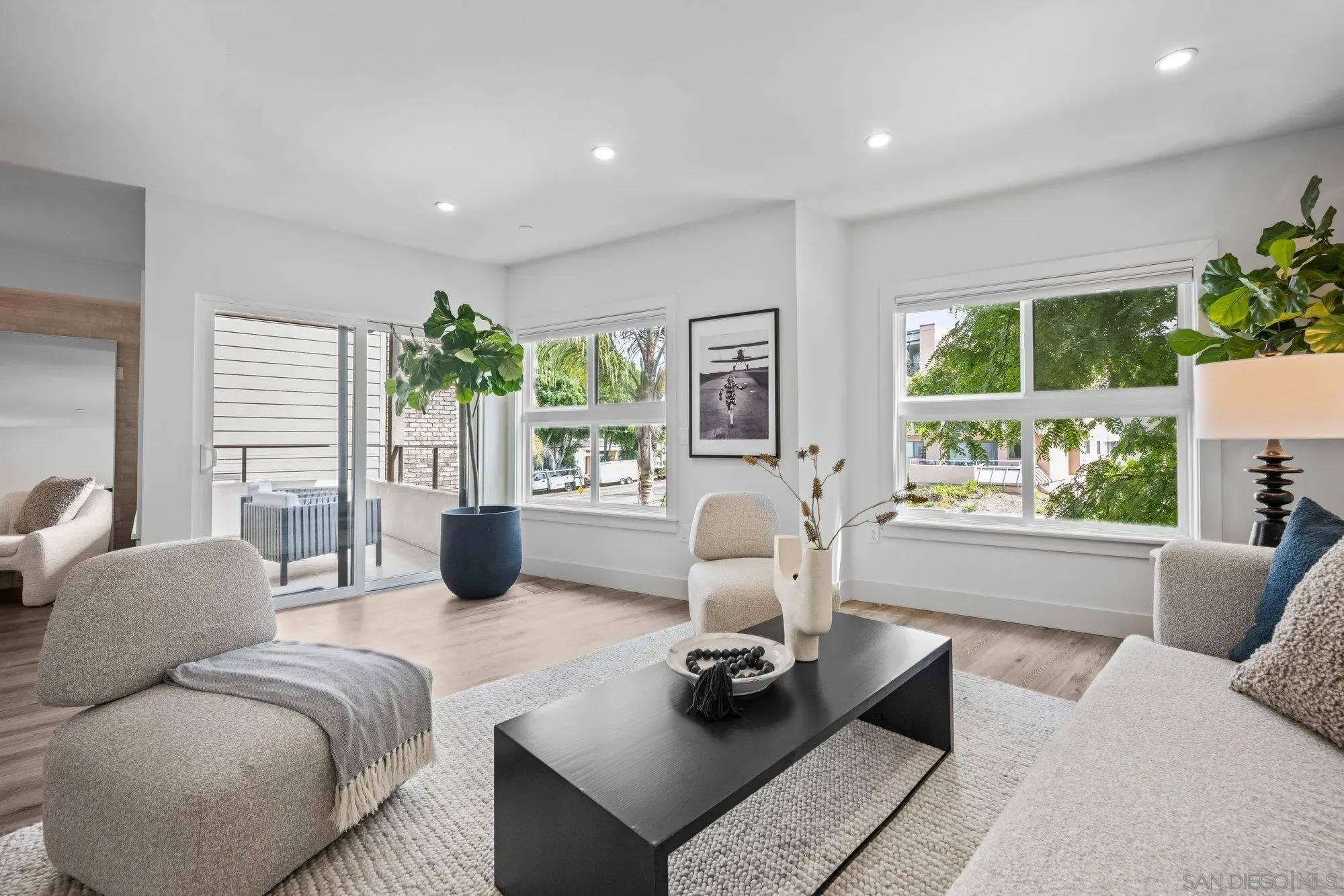 La Jolla, California 92037, United States, 3 Bedrooms Bedrooms, ,4 BathroomsBathrooms,Residential,Pending,203622