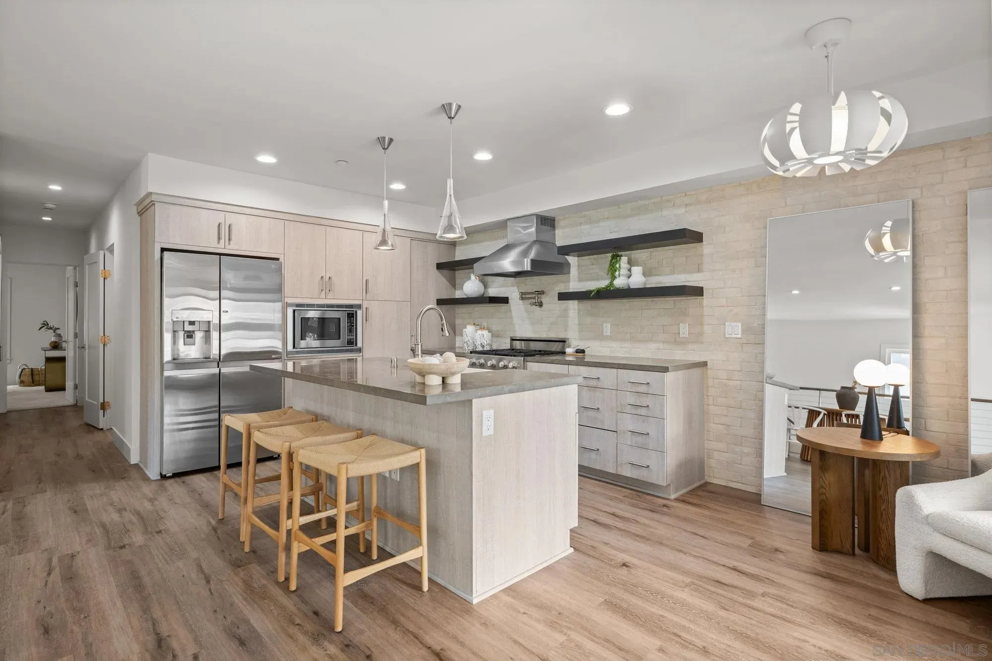 La Jolla, California 92037, United States, 3 Bedrooms Bedrooms, ,4 BathroomsBathrooms,Residential,Pending,203622