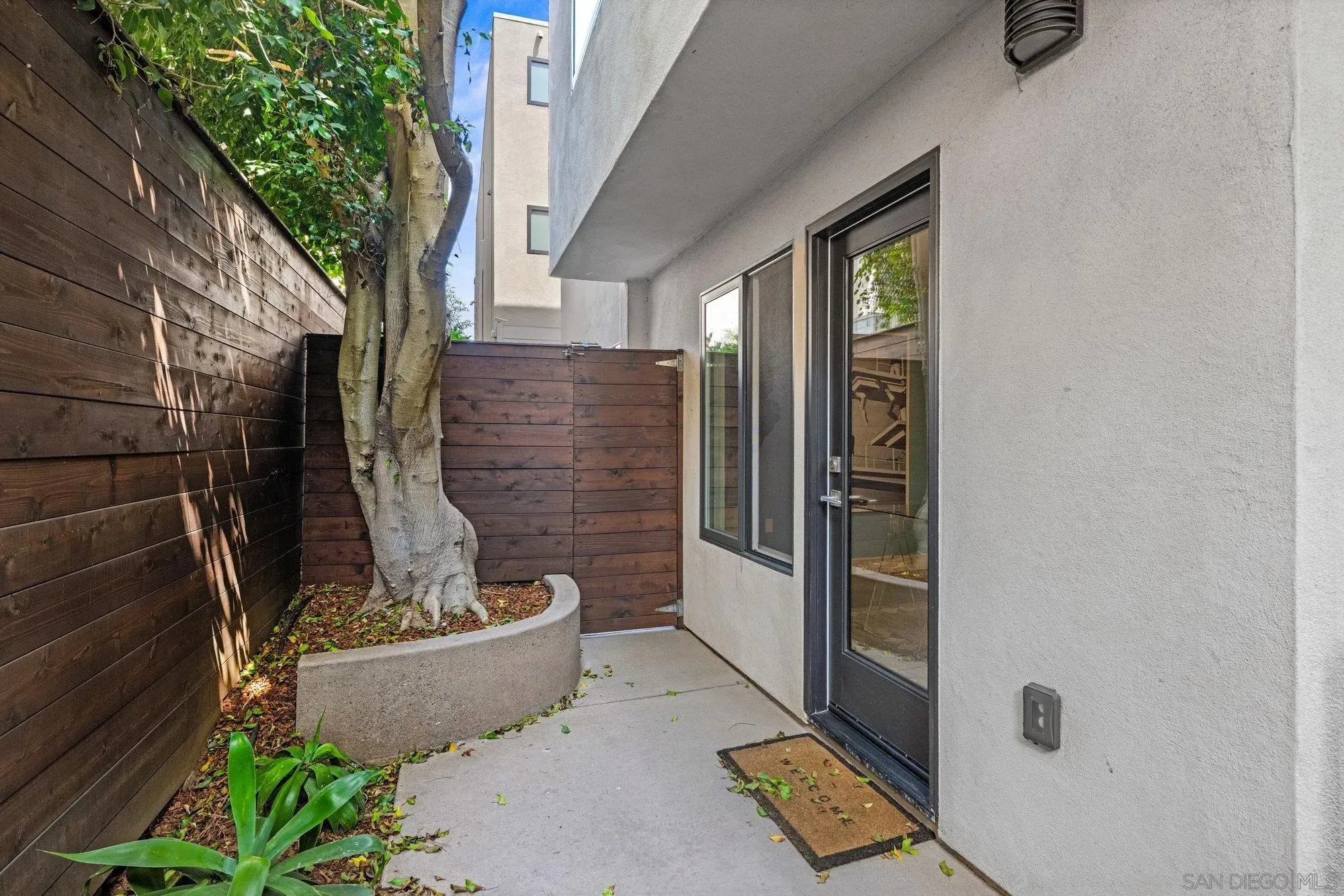 La Jolla, California 92037, United States, 3 Bedrooms Bedrooms, ,4 BathroomsBathrooms,Residential,Pending,203622