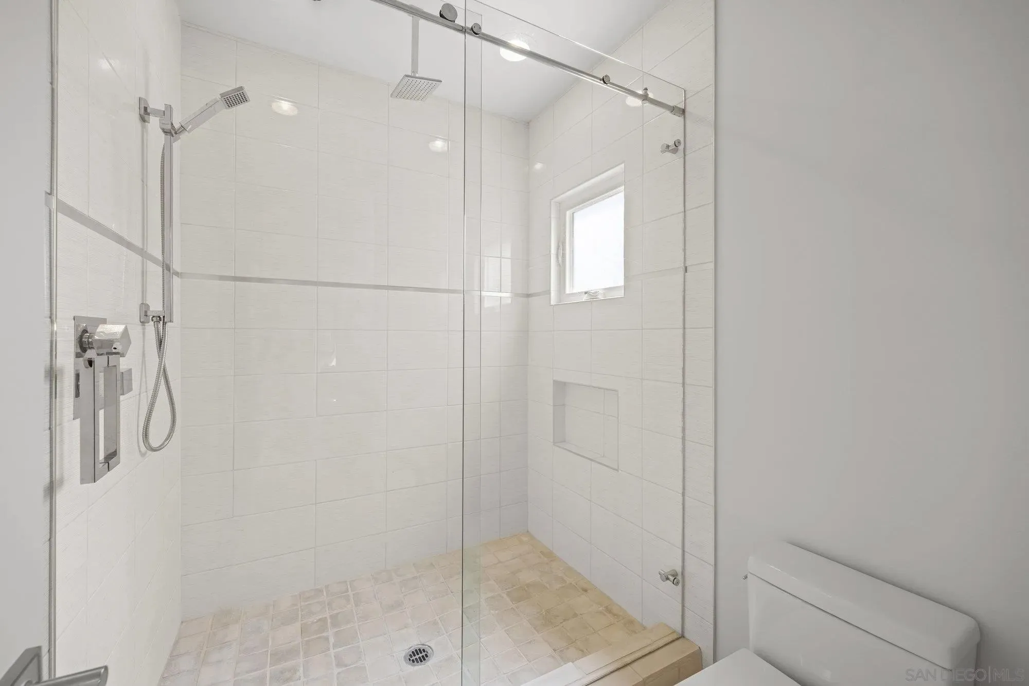 La Jolla, California 92037, United States, 3 Bedrooms Bedrooms, ,4 BathroomsBathrooms,Residential,Pending,203622