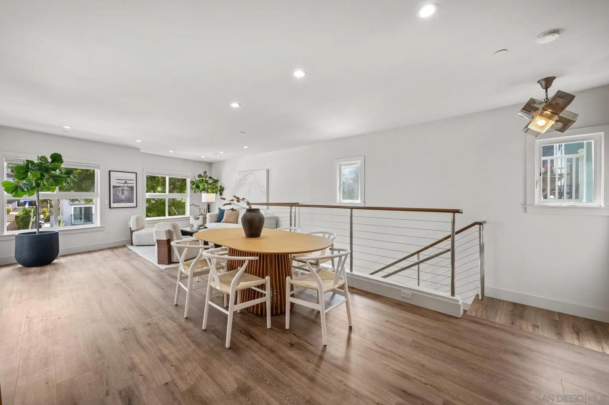 La Jolla, California 92037, United States, 3 Bedrooms Bedrooms, ,4 BathroomsBathrooms,Residential,Pending,203622