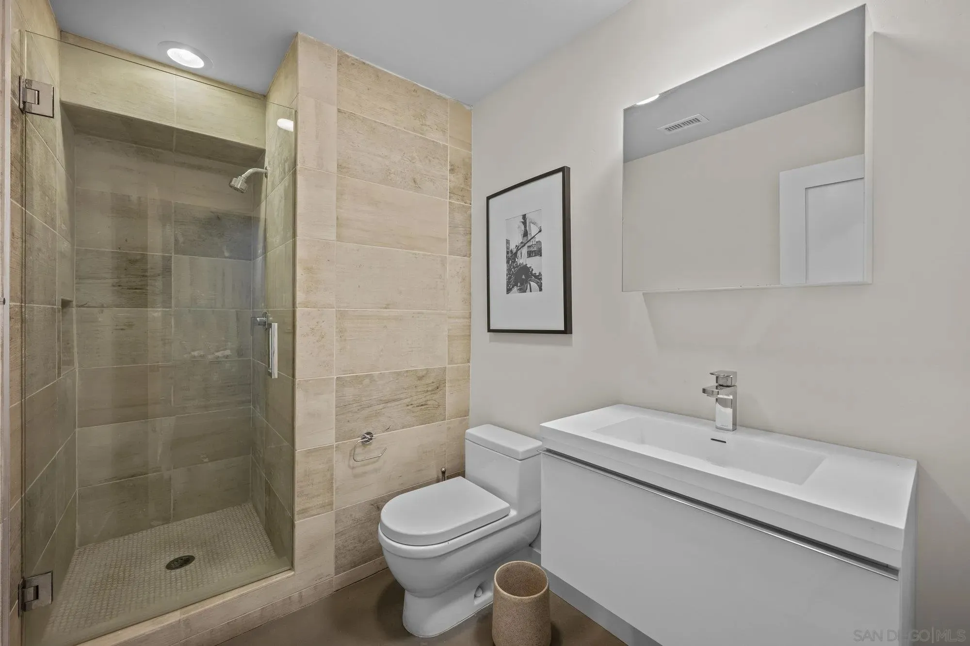 La Jolla, California 92037, United States, 3 Bedrooms Bedrooms, ,4 BathroomsBathrooms,Residential,Pending,203622