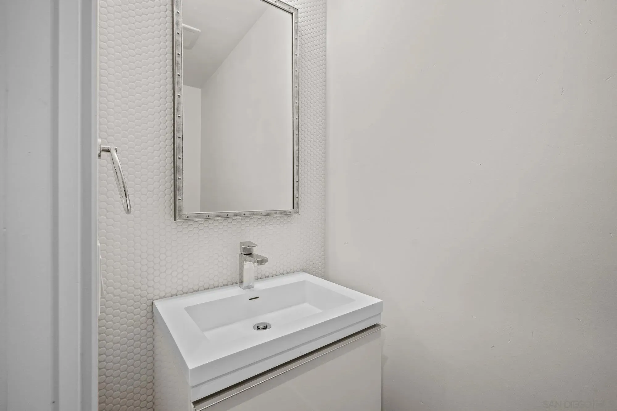 La Jolla, California 92037, United States, 3 Bedrooms Bedrooms, ,4 BathroomsBathrooms,Residential,Pending,203622