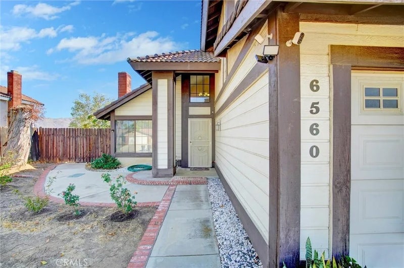 6560 Hemingway