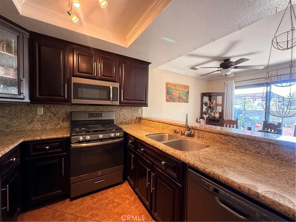 1212 S Barranca B