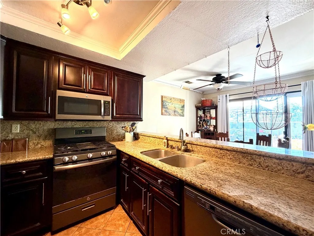 1212 S Barranca B
