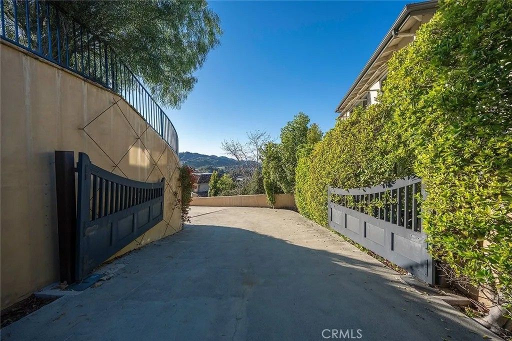 Photo of 4430 Rosebank Dr, La Canada Flintridge, CA 91011 (MLS # TR26021080)