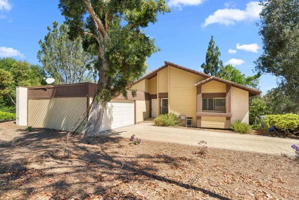 Photo of 968 Mimosa Avenue, Vista, CA 92081 (MLS # NDP2606560)