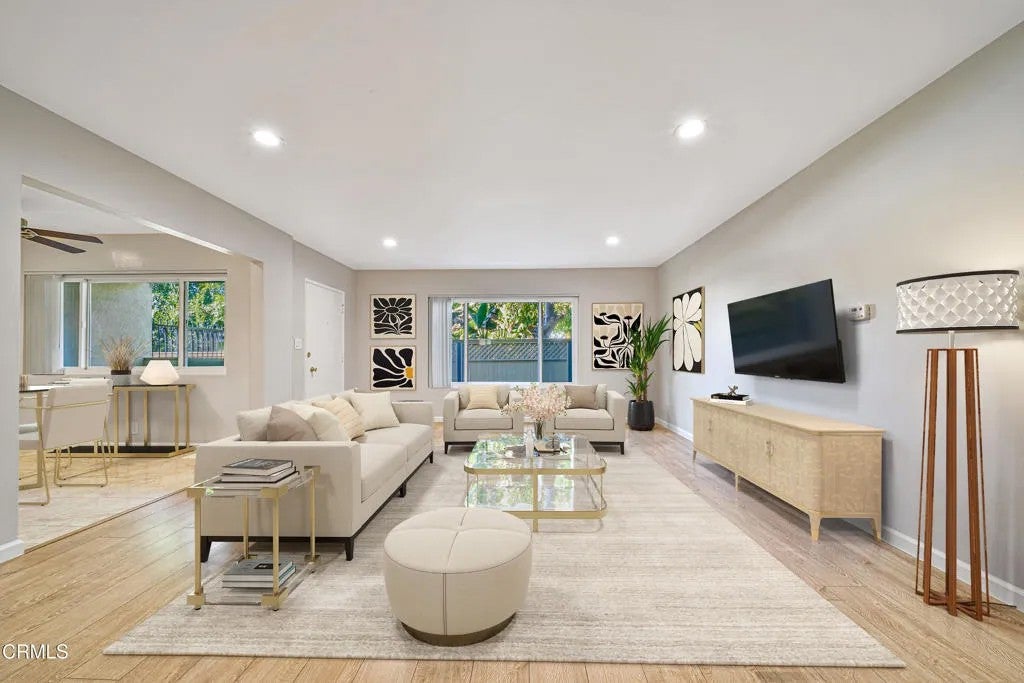Photo of 590 N Los Robles Avenue #5, Pasadena, CA 91101 (MLS # P1-28777)