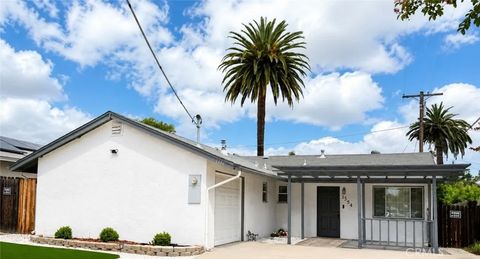 Photo of 1354 S Maple St, Escondido, CA 92025 (MLS # SW26106878)