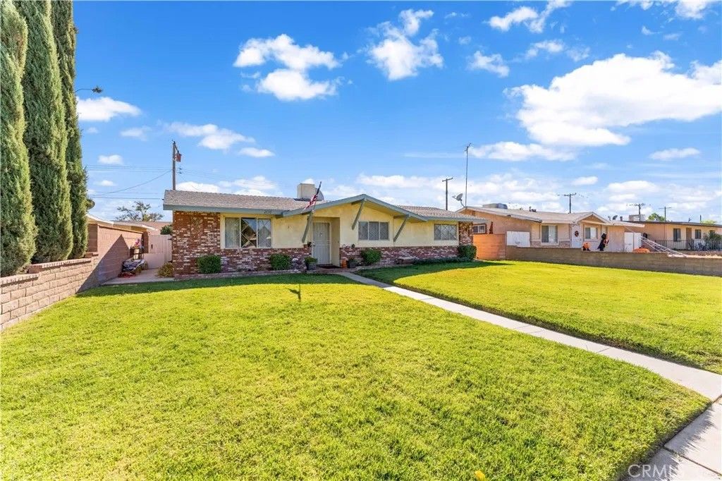Photo of 2130 Orange Street, Rosamond, CA 93560 (MLS # SR25246956)