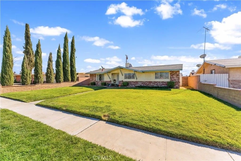Photo of 2130 Orange Street, Rosamond, CA 93560 (MLS # SR25246956)