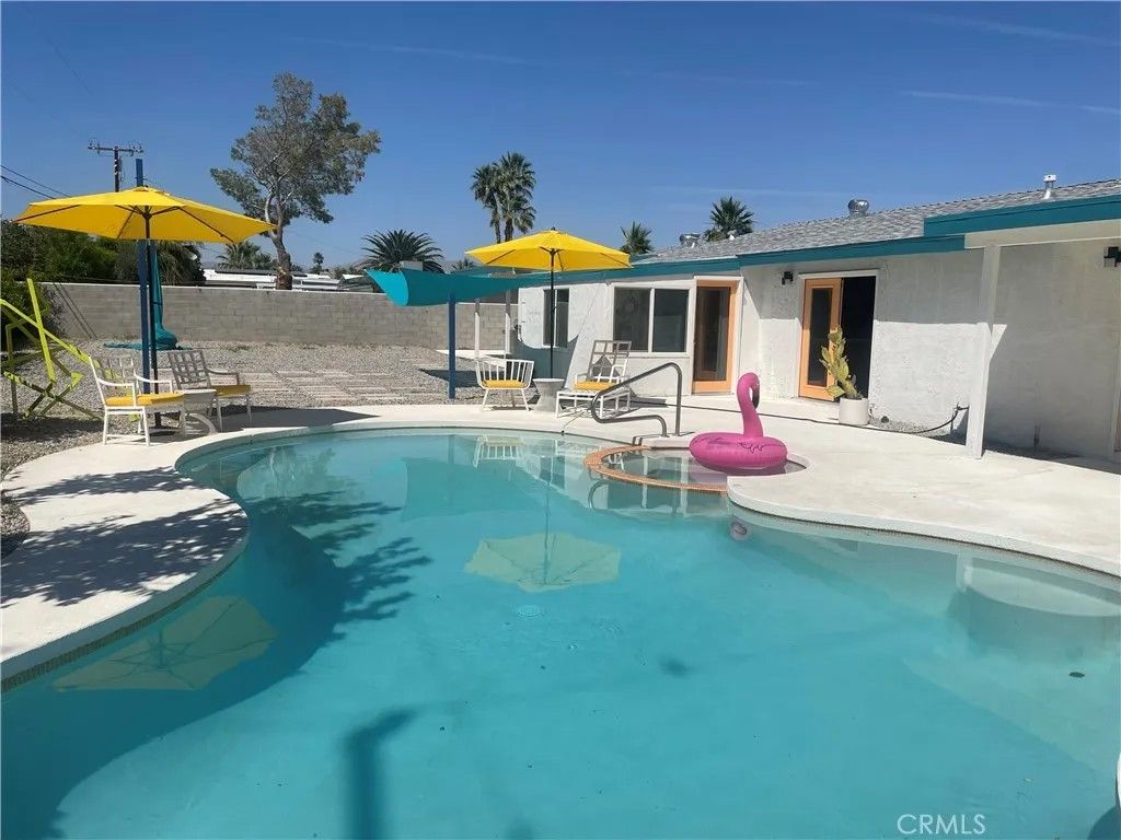 Photo of 2627 N Cerritos Dr, Palm Springs, CA 92262 (MLS # IG26084227)