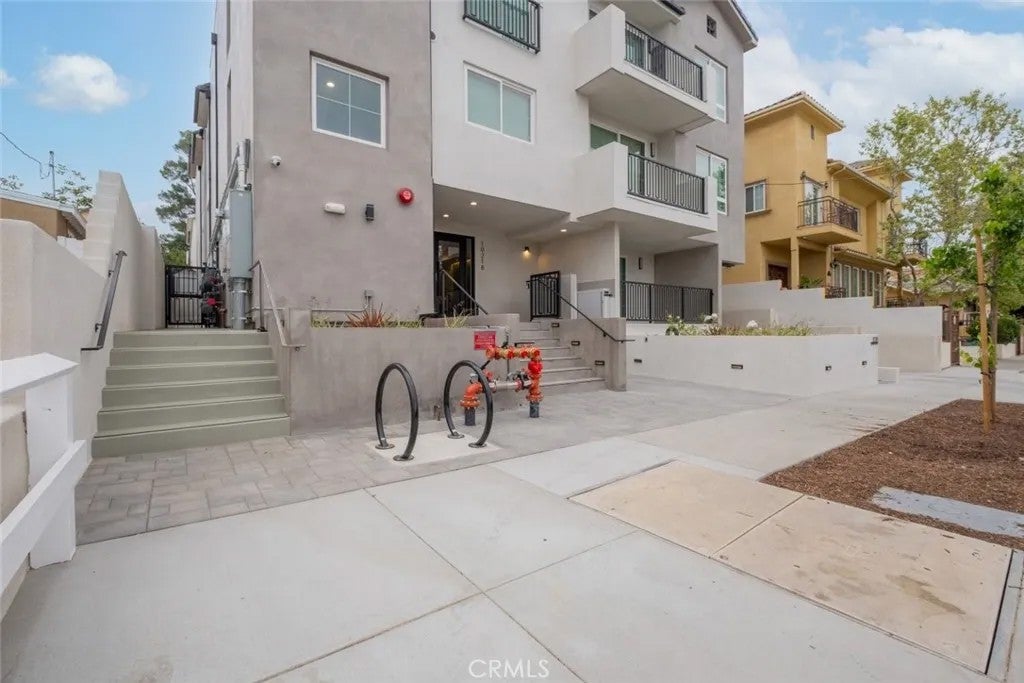 Photo of 10218 Fernglen Ave #204, Tujunga, CA 91042 (MLS # GD26197695)