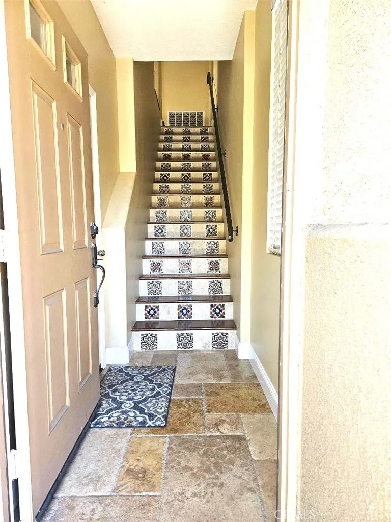 6412 Terraza Portico