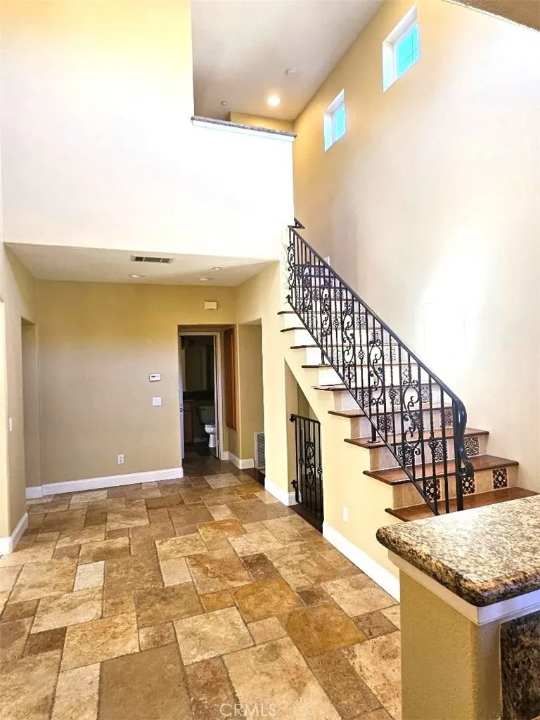 6412 Terraza Portico