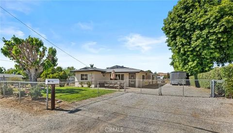 Photo of 32744 Texas Dr, Yucaipa, CA 92399 (MLS # SW26089645)