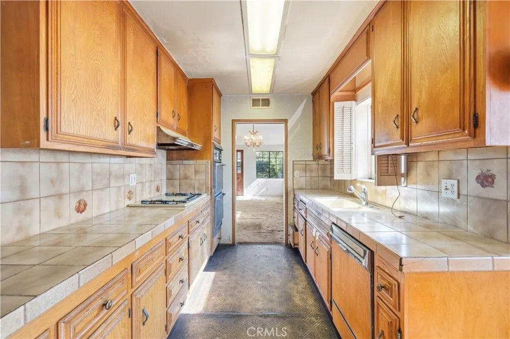 Photo of 12635 Cumpston Street, Valley Village, CA 91607 (MLS # SR26113083)