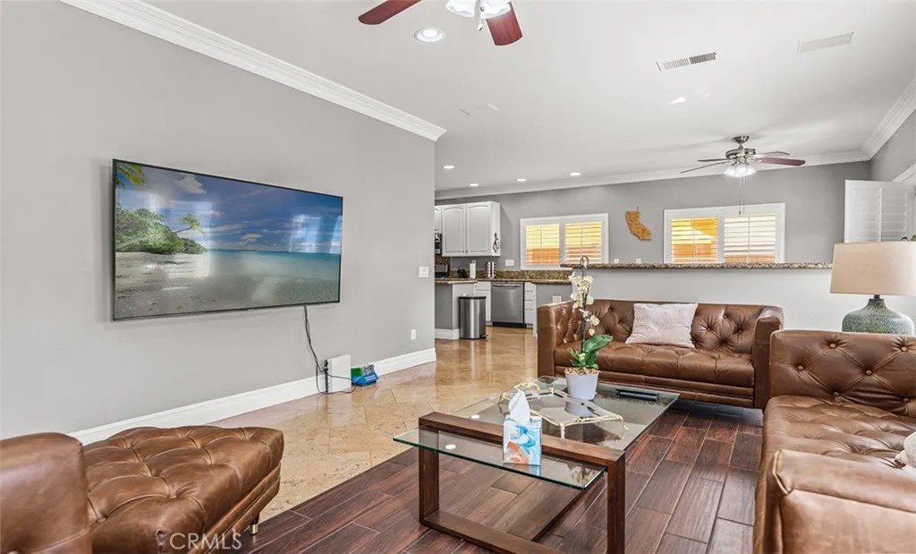 2843 S Buena Vista