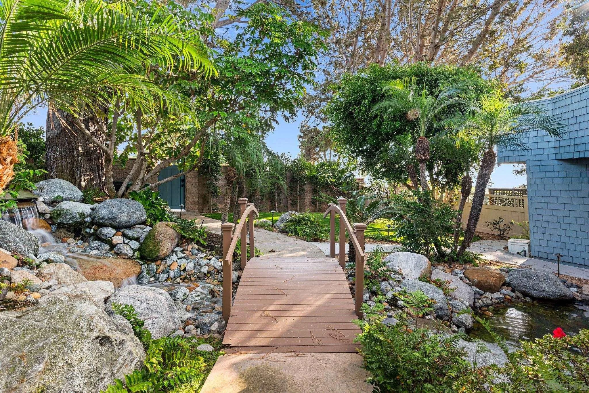 2122 Del Mar Heights Rd