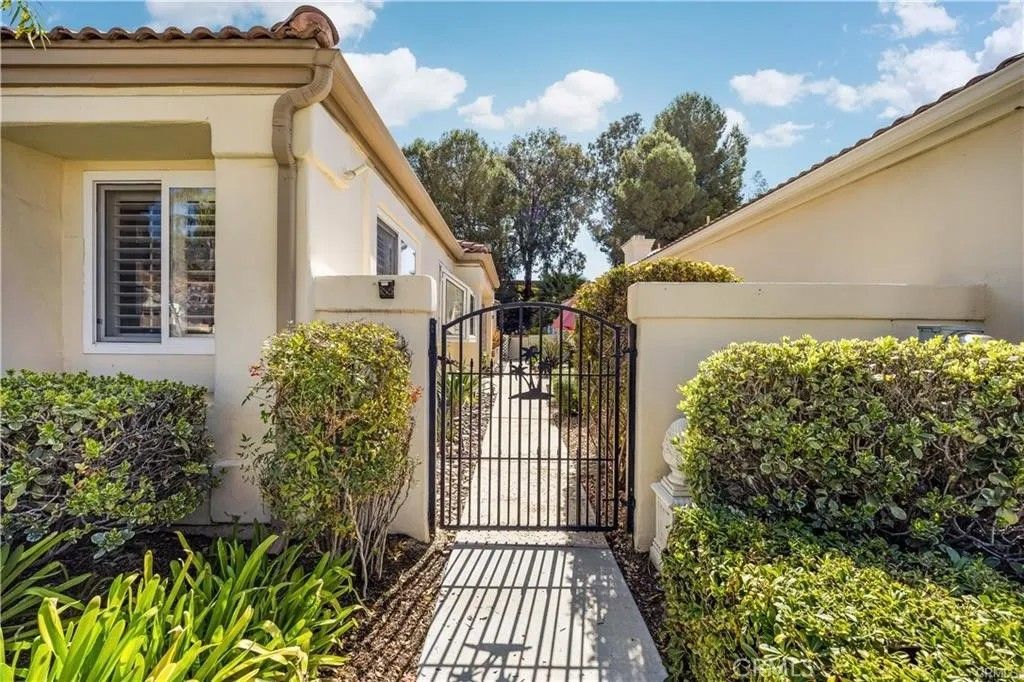 Photo of 40370 Via Francisco, Murrieta, CA 92562 (MLS # OC25234370)