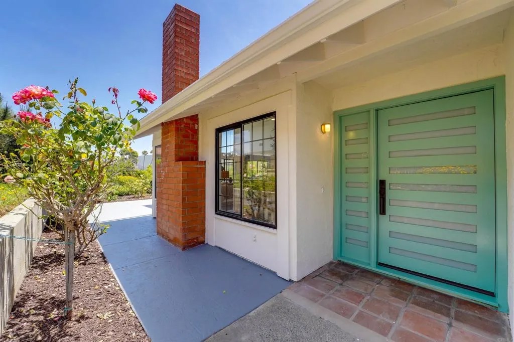 1022 La Casa Drive