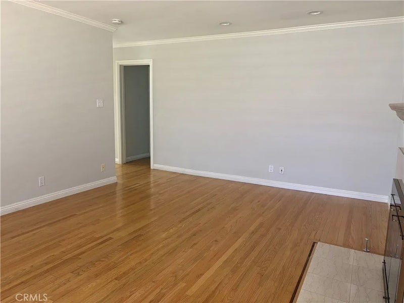 3702 W 226th