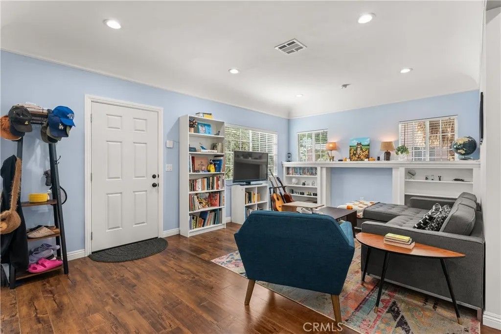 Photo of 14835 Kittridge Street, Van Nuys, CA 91405 (MLS # SR25270205)