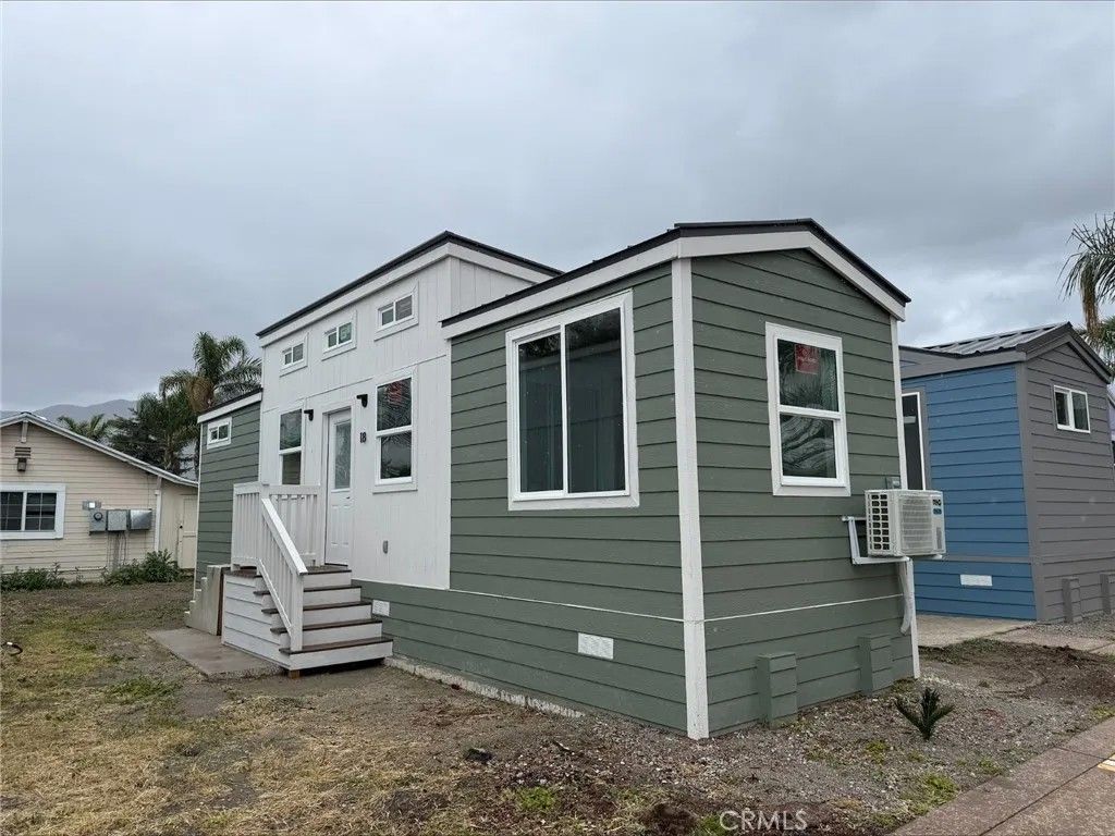 Photo of 501 S Mistletoe #18, San Jacinto, CA 92582 (MLS # SW26036230)