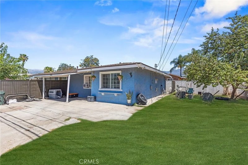 2402 W 1st