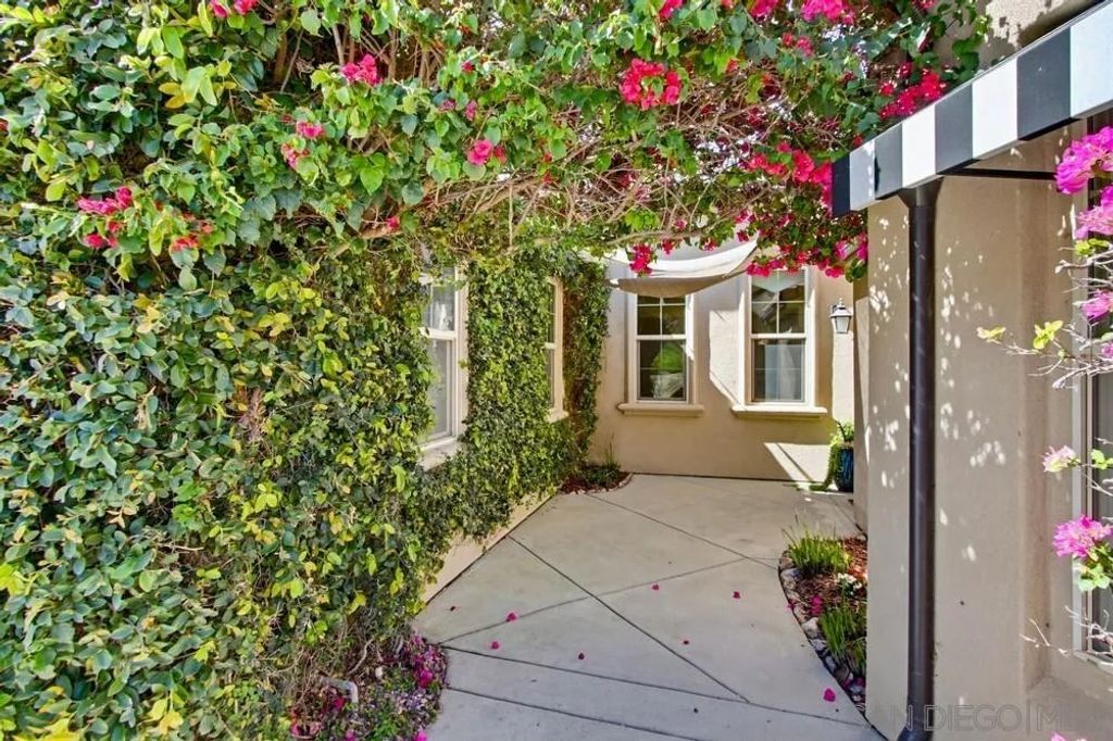 Photo of 232 Calle Florecita, Escondido, CA 92029 (MLS # 260004517)