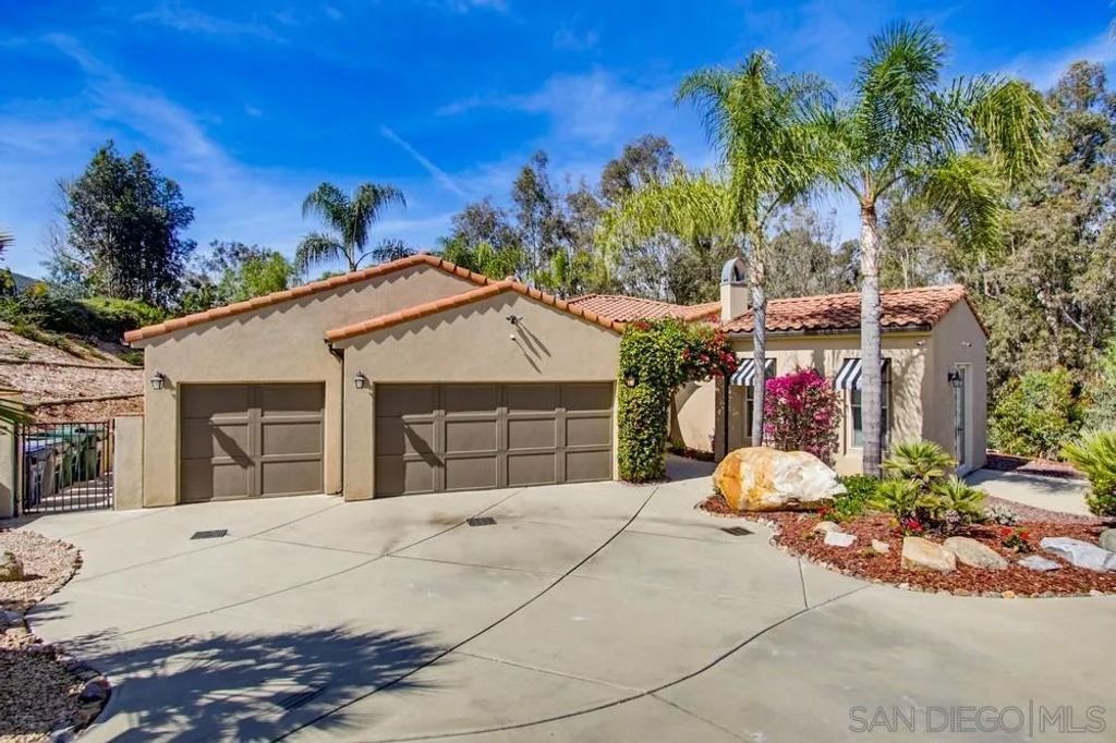 Photo of 232 Calle Florecita, Escondido, CA 92029 (MLS # 260004517)