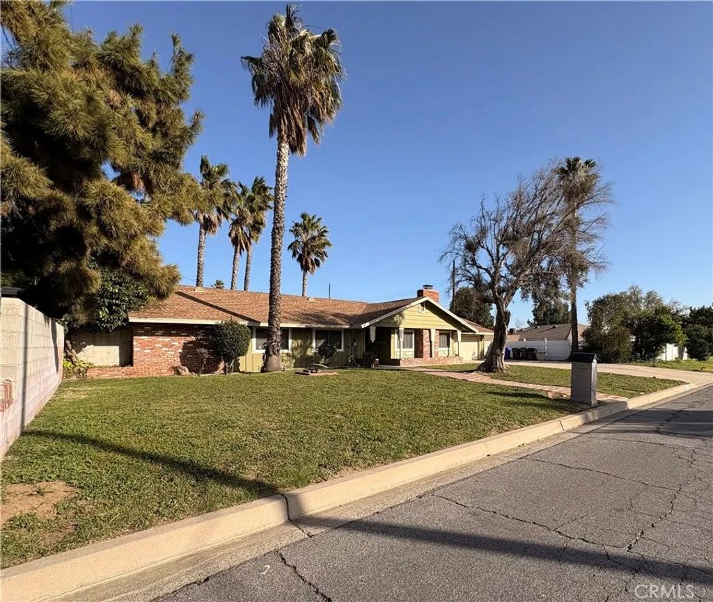 Photo of 5871 Geremander Ave, Rialto, CA 92377 (MLS # CV26023305)