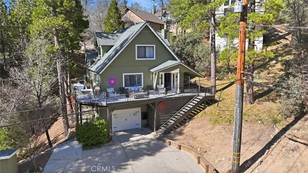 Photo of 528 Brentwood Dr, Lake Arrowhead, CA 92352 (MLS # IG26054340)