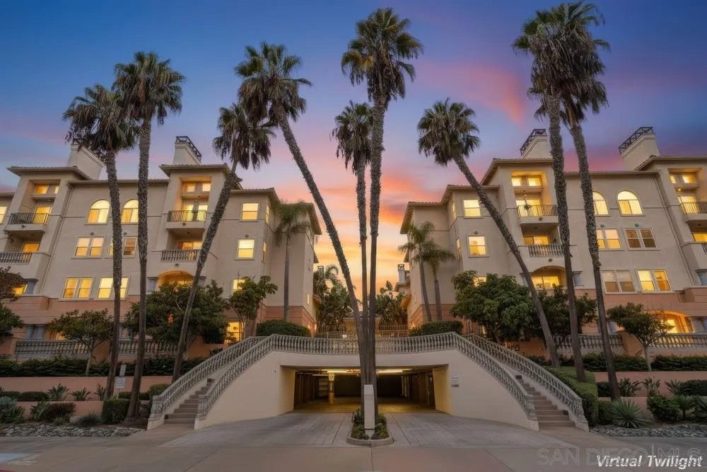 Photo of 640 Camino De La Reina #1115, San Diego, CA 92108 (MLS # 260022075)