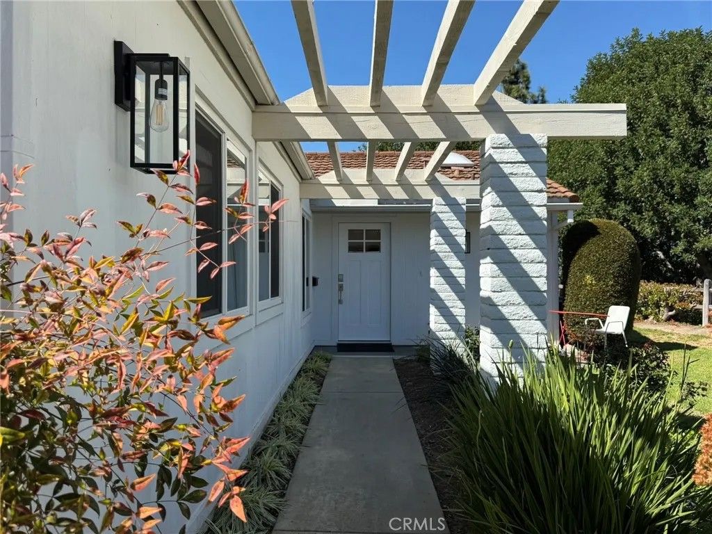 Photo of 3199 Via Buena Vis #D, Laguna Woods, CA 92637 (MLS # OC26053241)