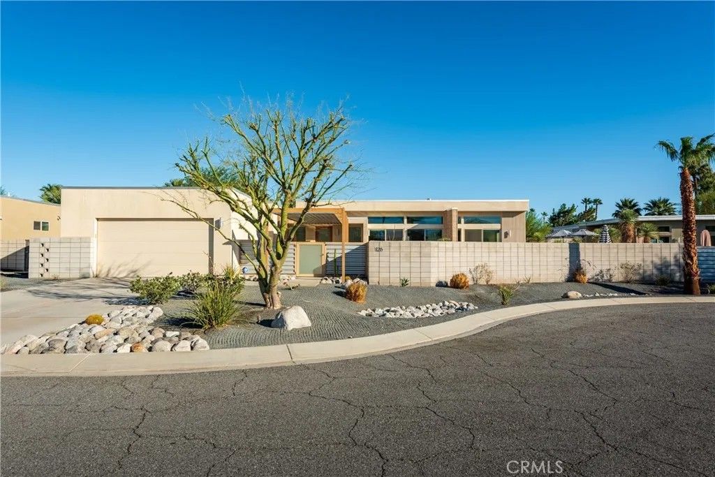 Photo of 1126 Lucent Court, Palm Springs, CA 92262 (MLS # NP26087060)
