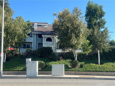 Photo of 26961 Rainbow Glen Dr #733, Canyon Country, CA 91351 (MLS # SR25217288)