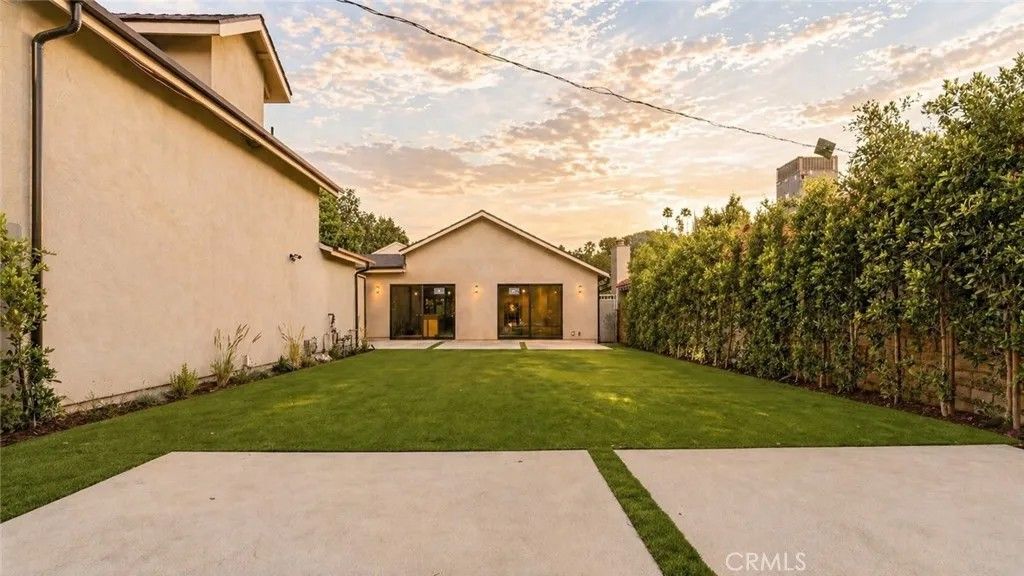 Photo of 4819 Genesta Ave, Encino, CA 91316 (MLS # SR26094328)