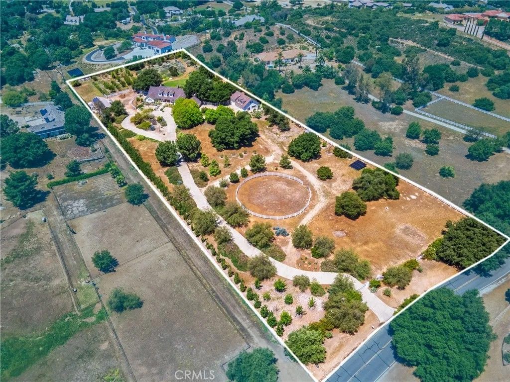 Photo of 40485 Via Caballos, Murrieta, CA 92562 (MLS # SW25104779)