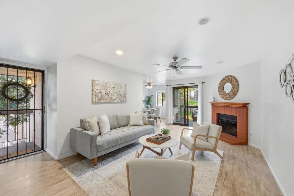 1908 VIA LAS PALMAS 32