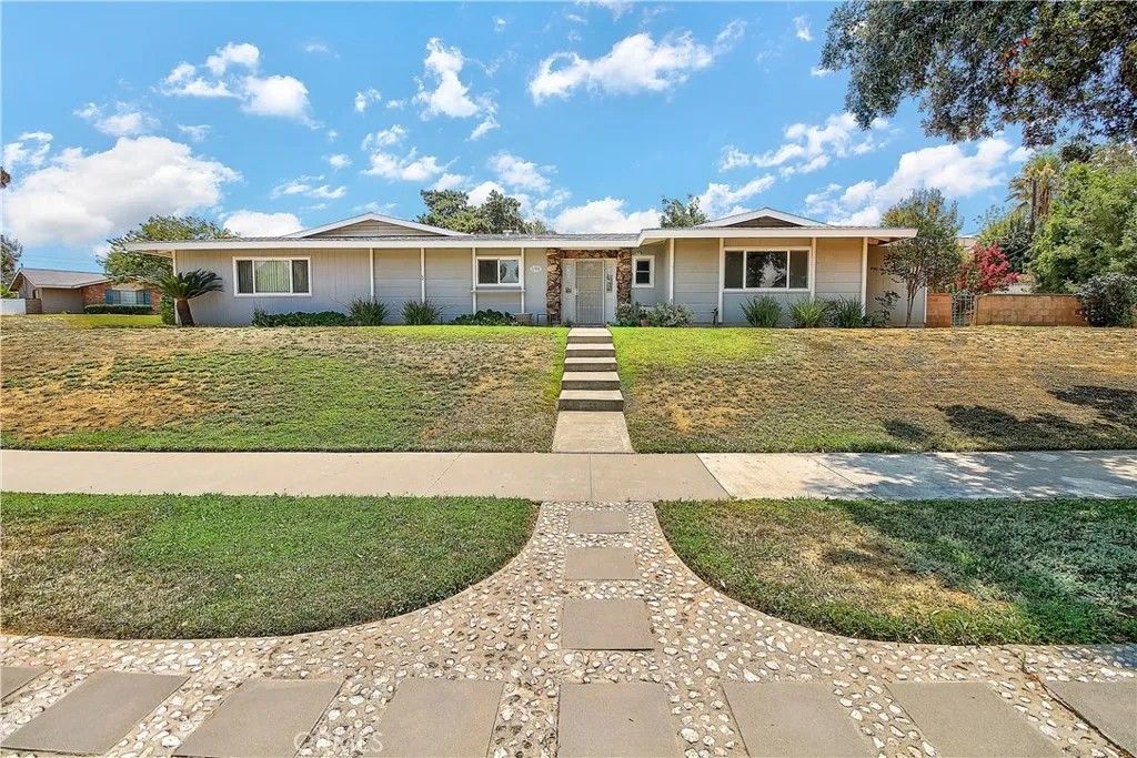 Photo of 1960 Wetherly Way, Riverside, CA 92506 (MLS # IV26093249)